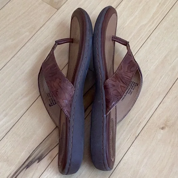b.o.c. Brown flip flops. Women’s Size 9 - Picture 6 of 15